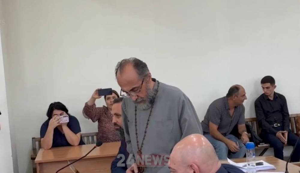 Ես արդարանալու եմ՝ այսօր, կամ իմ մահից 50 տարի անց. Սրբազանի ելույթից հետո աջակցության ծափեր հնչեցին