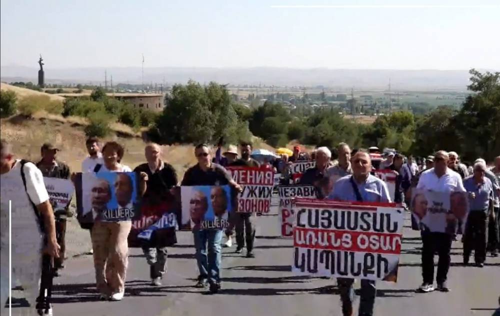 Ավելի շատ պաստառ կար, քան՝ ցուցարար. ռուսաֆոբների «բազմամարդ» հավաքը՝ 102 բազայի մոտ