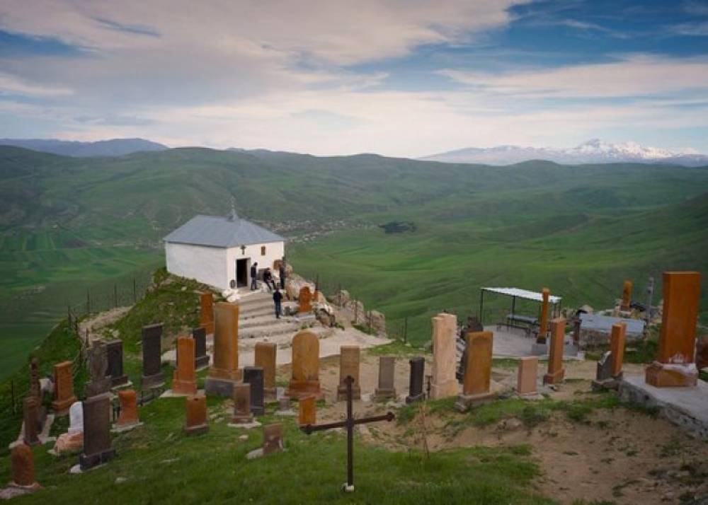 Փրկարարները քաղաքացուն իջեցրել են սարալանջից և մոտեցրել շտապօգնության ավտոմեքենային
