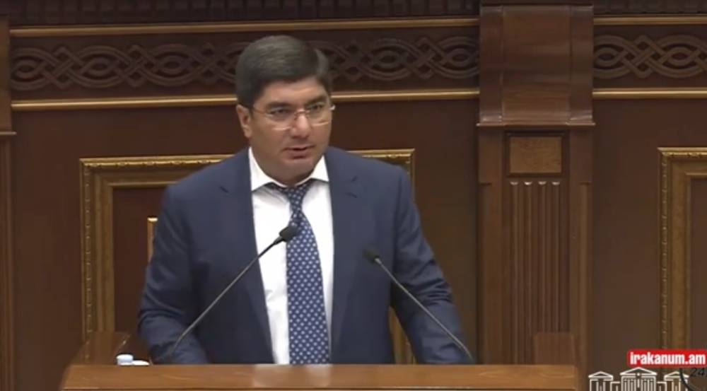 «Բեզաչոտնիկ» եք․ ինչ եք եկել ստեղ ստեր հորինում․ Մանուկյանի սուր քննադատությունը