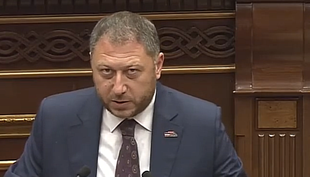 Դուք ուրիշ հերոսի անուն չգիտե՞ք, հոդաբաշխ միտք չեք կարող արտահայտել․ Ֆարմանյան
