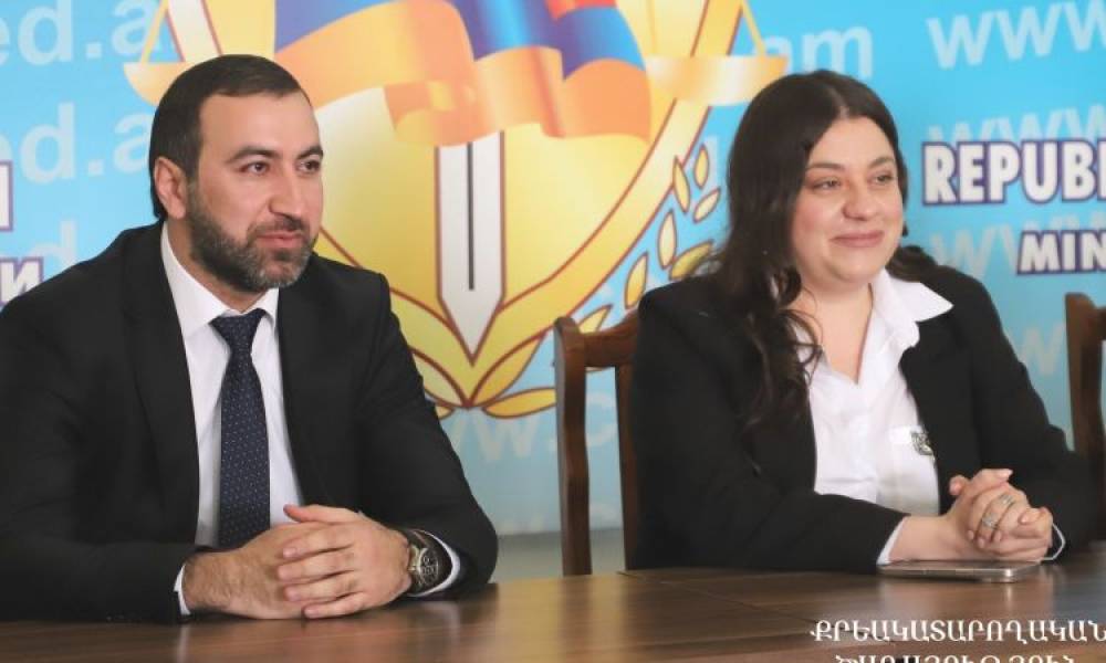 Բերդի պետը գողականներին համբուրելով է բարեւում․ «Հրապարակ»