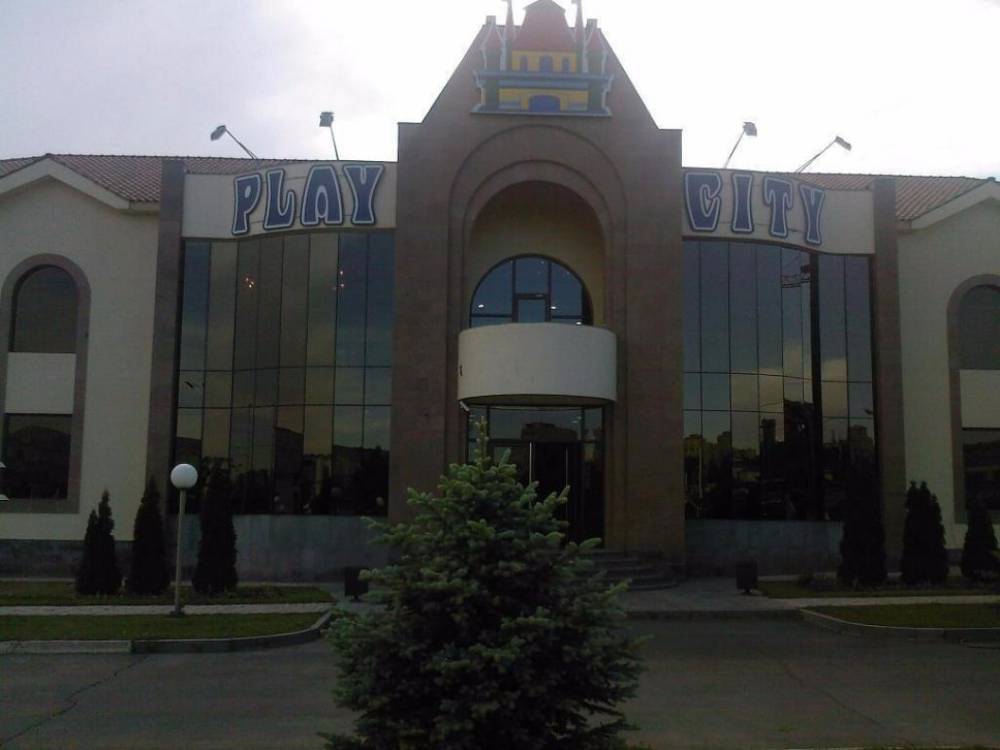 «Օրանժ ֆիթնես» ակումբում և «Փլեյ սիթի» զվարճանքի կենտրոնում,  տնօրենների բնակարաններում խուզարկություններ են