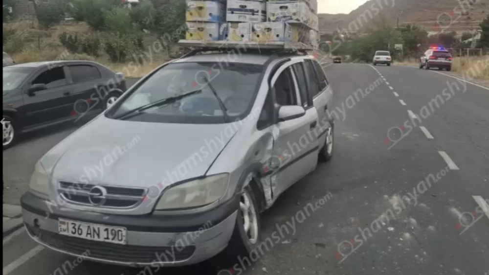 Եղեգնաձորում բախվել են «Opel Zafira»-ն և «Nissan Tiida»-ն․ կան վիրավորներ