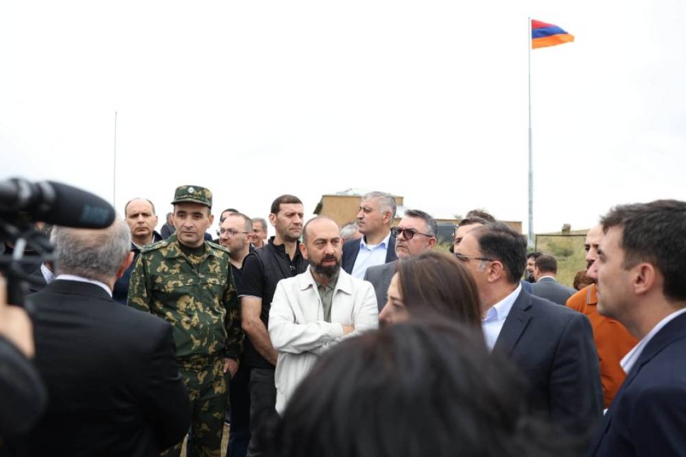 ԱԳՆ ղեկավար կազմը և արտերկրում դիվանագիտական ծառայության մարմինների ղեկավարներն այցելել են «Ախուրիկ» անցակետ և «Ախուրյան» կայարան