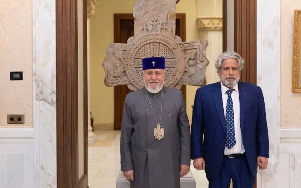 «Սա հարված է սահմանադրական կարգին և միջազգային իրավունքի հիմնասյուներին»․ Ռոբերտ Ամստերդամը դատապարտում է Եկեղեցու և Կաթողիկոսի դեմ իշխանության քայլերը