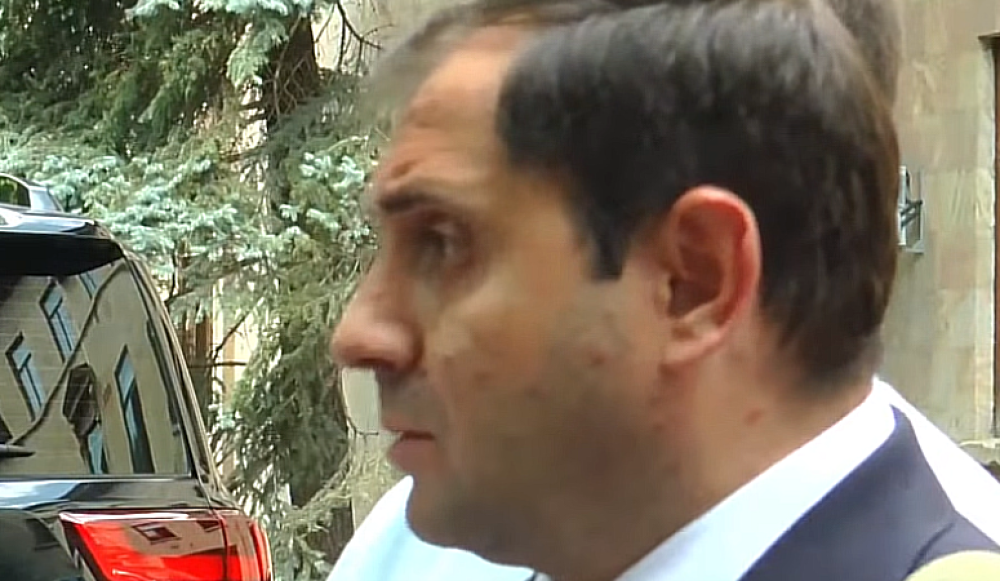 Մենք ձեզ զինվոր ենք տալիս, որ իրար խփեն, ասեք՝ գողական բարքե՞ր են, դուք պատասխանատվություն չունե՞ք