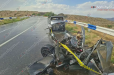 Քարակերտ-Արտենի ավտոճանապարհին «ՎԱԶ 2106»-ը բախվել է երկաթե արգելապատնեշներին, ինչի հետևանքով ավտոմեքենան բաժանվել է երկու մասի․ կան վիրավnրներ