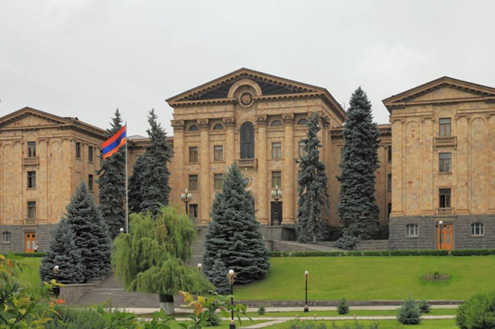 ՔՊ-ն՝ ԱԺ ճաշարանում, «Ուժեղ Հայաստանը»՝ մեկ սենյակում․ ինչ է կատարվում ԱԺ-ի ընդմիջումների ժամանակ․ «Ժողովուրդ»