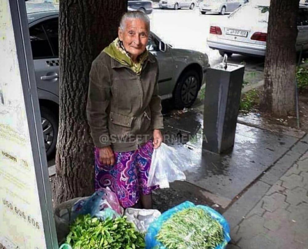 Հեղափոխական Լեյլա տատիկը կանաչի է վաճառում փողոցում