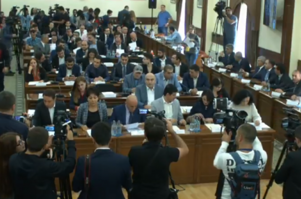 Երեւանի ավագանին նիստ է անցկացնում. Օրակարգում քաղաքի բյուջեն է (ուղիղ)