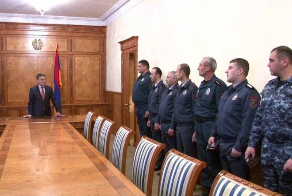 Ոստիկանության պետը սպայական կոչումներ է շնորհել կրտսեր խմբի պաշտոններ զբաղեցնող 9-ը ծառայողների
