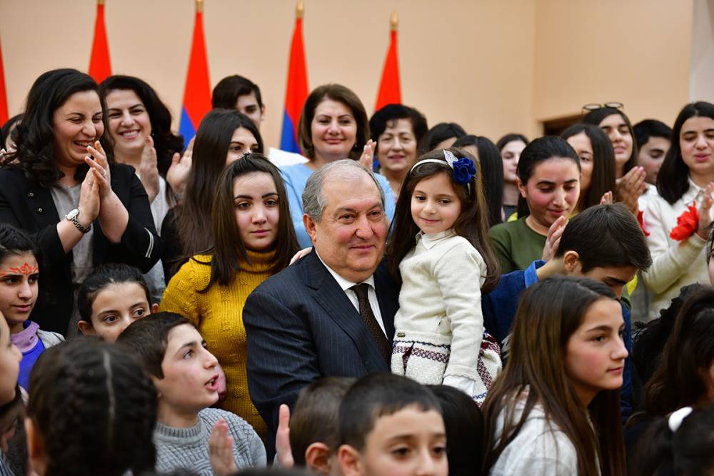 Ձեզնից յուրաքանչյուրը մեծ ապագա ունի. նախագահ Սարգսյանը հյուրընկալել է մի խումբ երեխաների