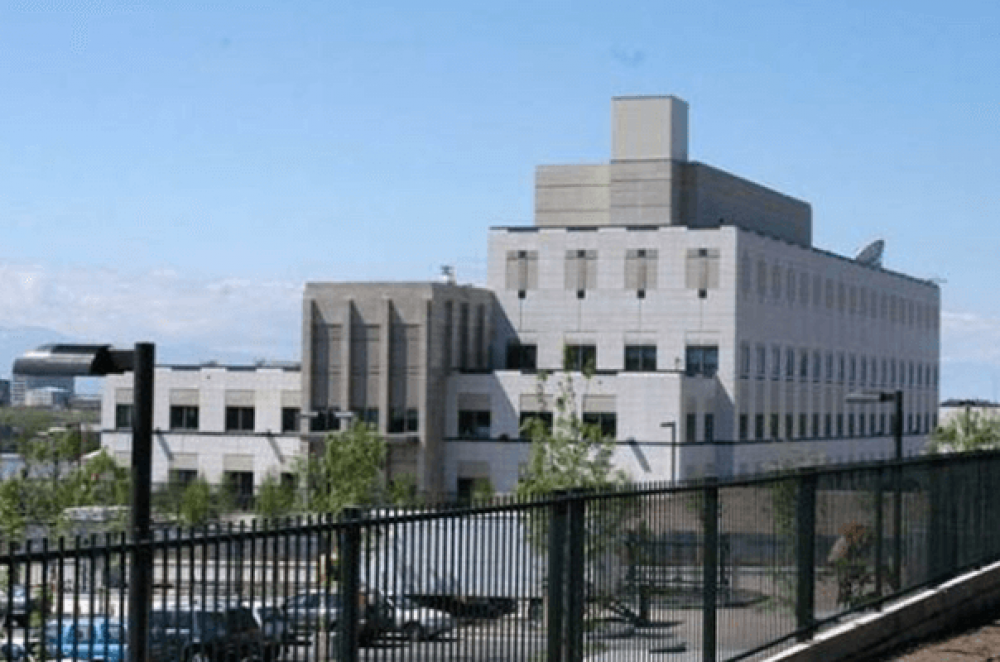 ԱՄՆ դեսպանատներն ու հյուպատոսարանները շարունակում են անձնագրային ու վիզային ծառայությունների մատուցումը, սակայն իրավիճակը կարող է ցանկացած պահի փոխվել. դեսպանատուն
