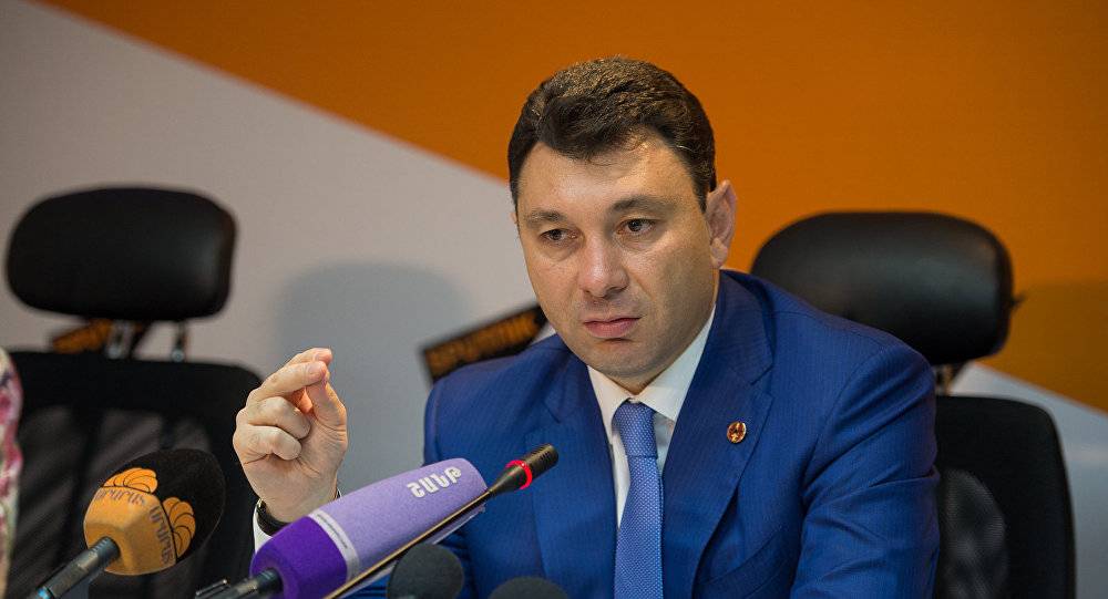«Պինդ բռնվեք, ժողովուրդ ջան, մեջբերում եմ Ալիևի խոսքերը». Շարմազանով (տեսանյութ)