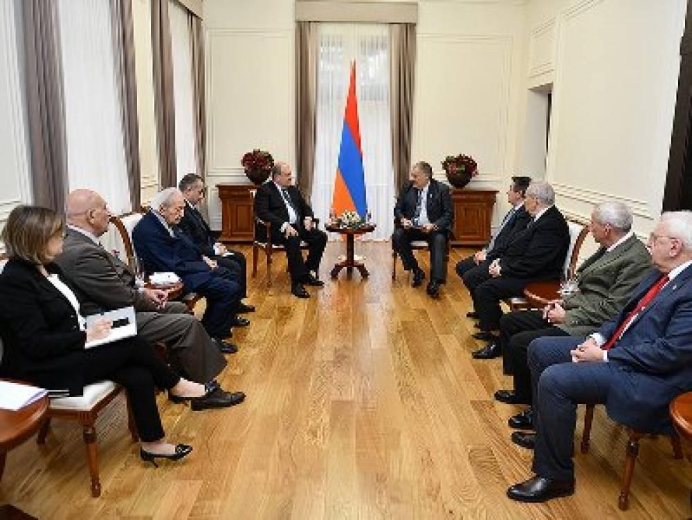ՀՀ նախագահ Արմեն Սարգսյանն ընդունել է «Լազարյան ակումբի» ներկայացուցիչներին