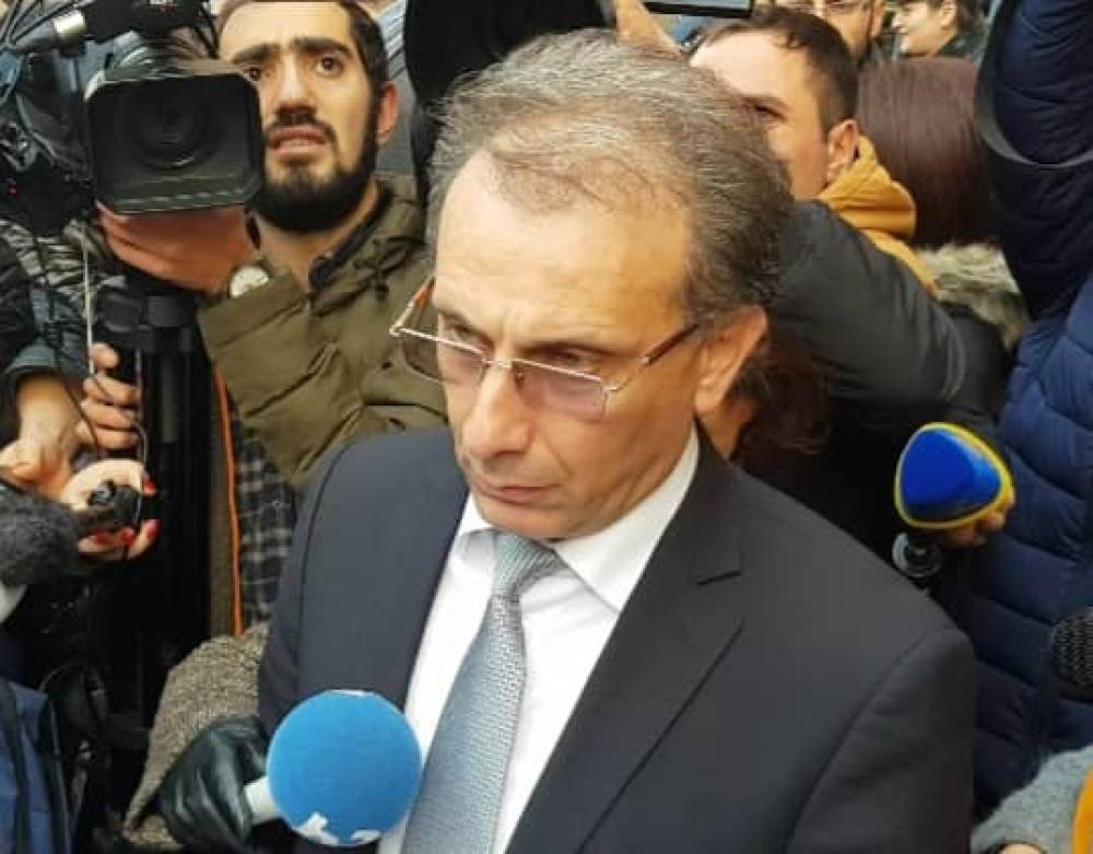 Կառավարության աշխատակիցը հանդիպեց  Մշակույթի նախարարության  բողոքավոր աշխատակիցների հետ