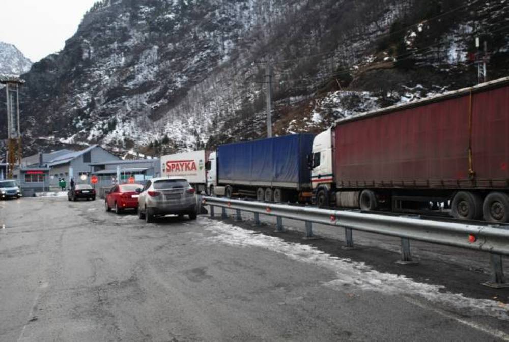 Վերին Լարս տանող Գուդաուրի-Կոբի ճանապարհահատվածը փակ է կցորդիչով և կիսակցորդիչով բեռնատարների համար