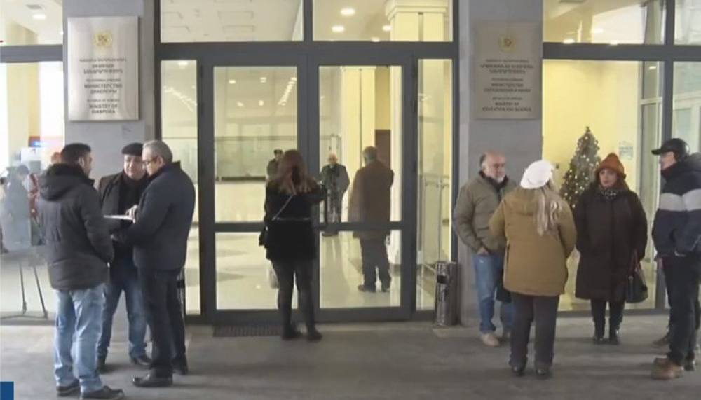 Սիրիահայերի բողոքի ակցիան՝ Սփյուռքի նախարարության դիմաց (ուղիղ)