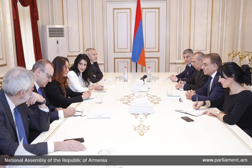 Արա Բաբլոյանն ընդունել է Իտալիայի Սենատի փոխնախագահի գլխավորած պատվիրակությանը