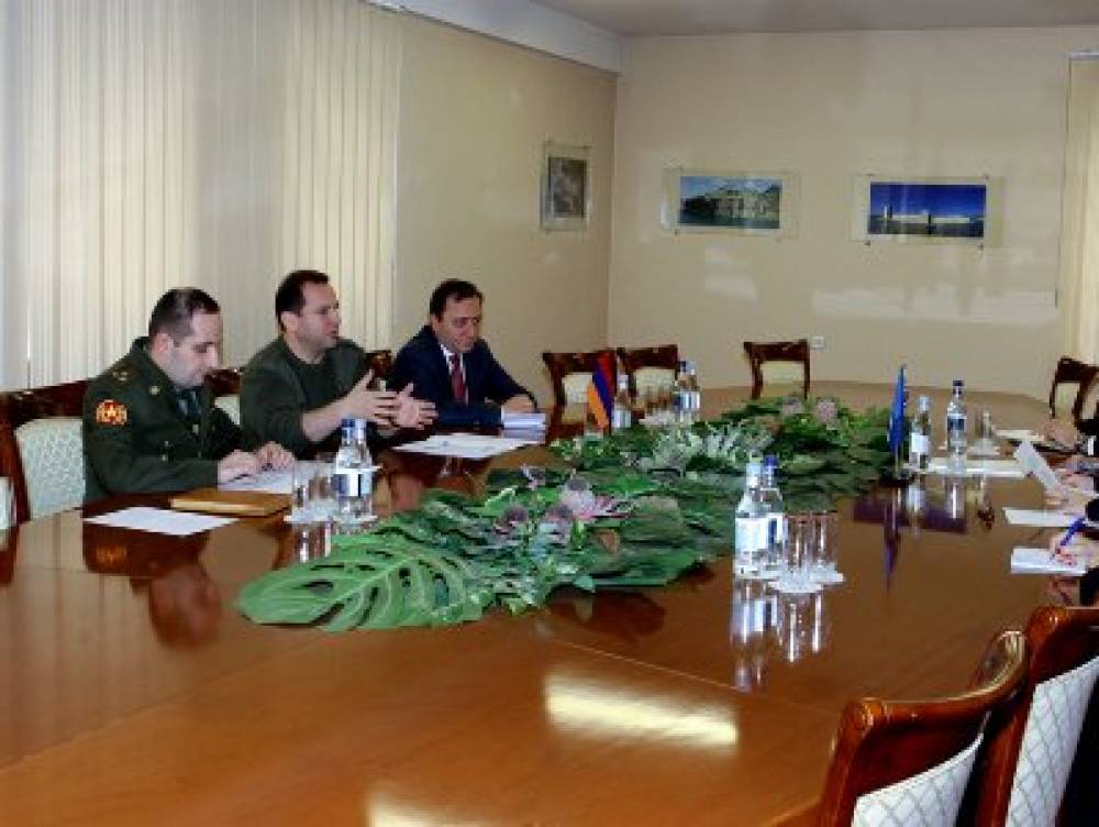 Անհրաժեշտ է կենտրոնանալ ԶՈՒ–ում մարդու իրավունքների վերաբերյալ կրթական ծրագրերի կատարելագործմանը. Տոնոյան