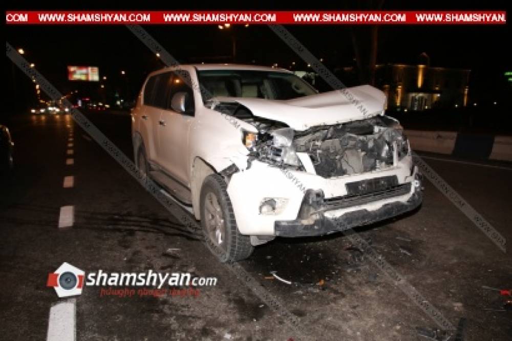 Խոշոր ավտովթար Երևանում. Toyota Land Cruiser-ը բախվել է ГАЗ 24-ին