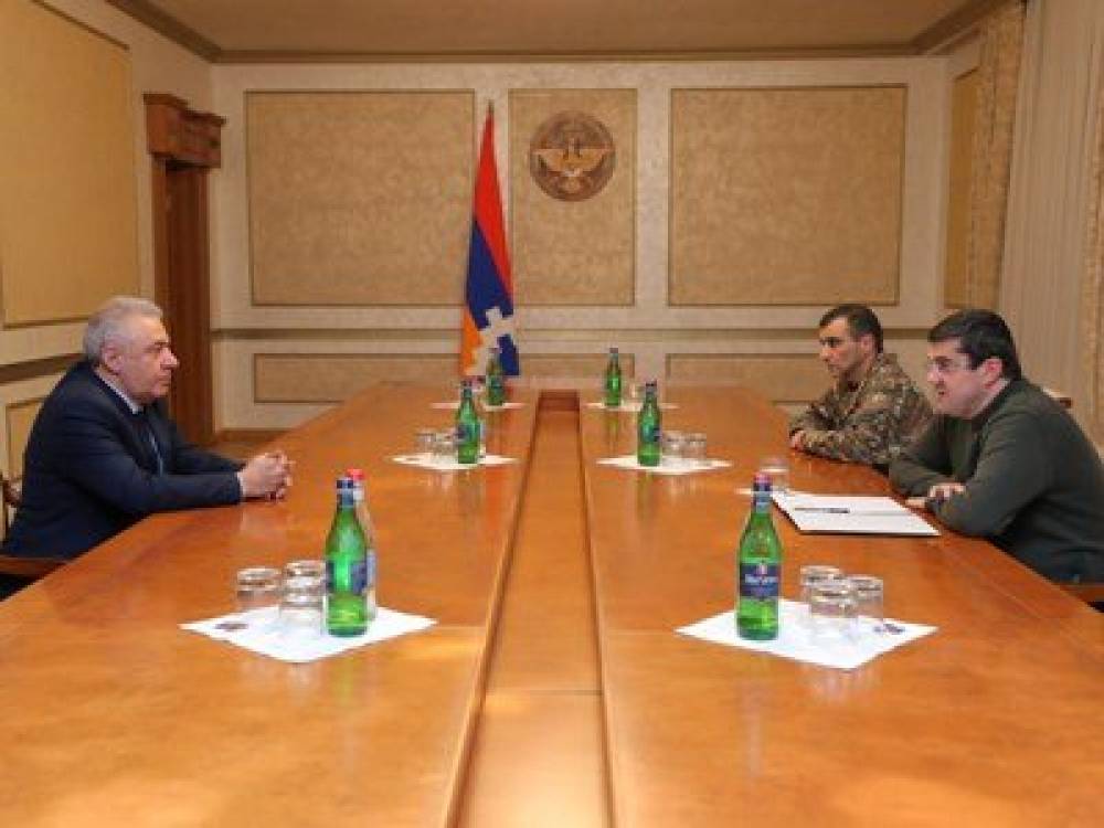 Նախագահ Արայիկ Հարությունյանն ընդունել է ՀՀ պաշտպանության նախարար Վաղարշակ Հարությունյանին