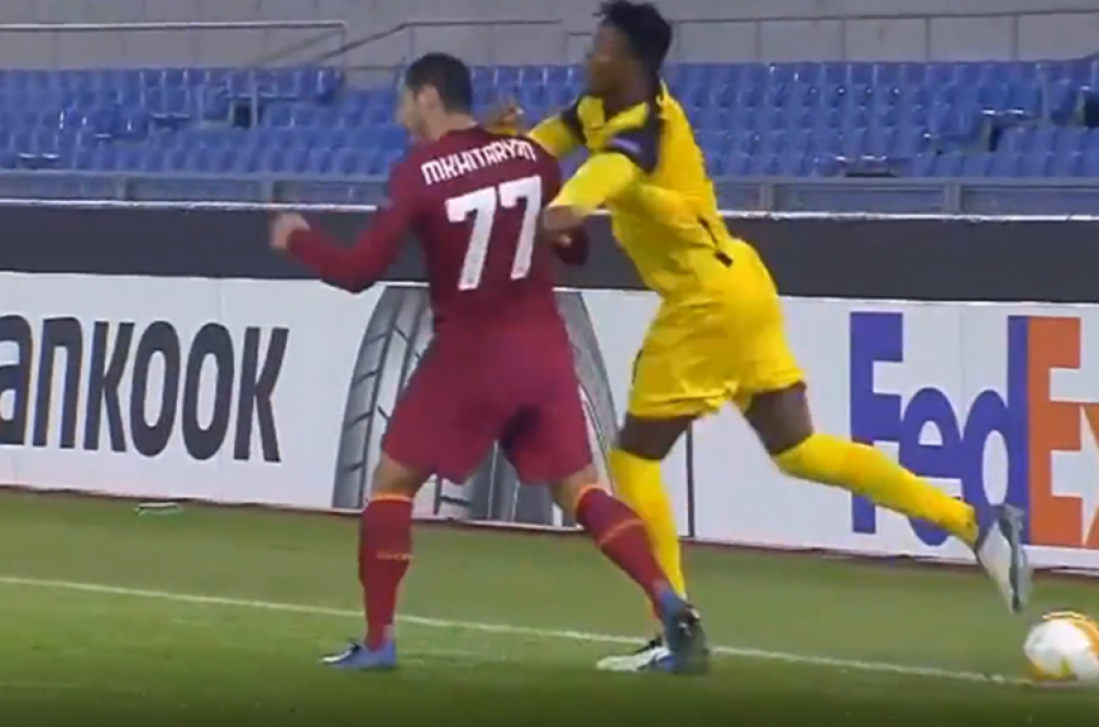 Կամարան բռունցքով հարվածում է Մխիթարյանին և հեռացվում խաղադաշտից (տեսանյութ)