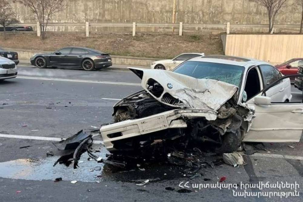 Խոշոր ու շղթայական ավտովթար՝ Երևանում. Դավիթաշենի կամրջի վրա բախվել են 3 «BMW», «Kia Sorento»-ն ու «Opel Astra»-ն. կա վիրավոր