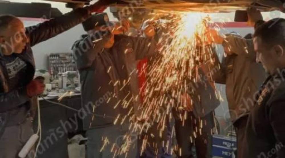 Պատահար՝ ավտոտեխսպասարկման կետում․ աշխատակցի մատը դուրս են բերել արգելափակված մեխանիզմից․