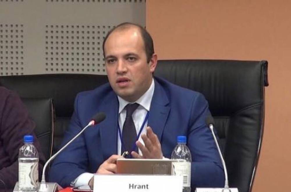Պետք է կանգնենք Արցախի պետականության թիկունքին․ Շահնազարյանը հանդիպել է Սամվել Շահրամանյանի հետ