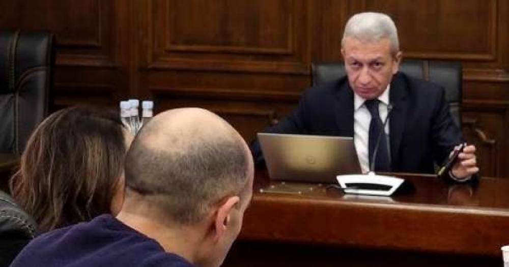 Մեկը չկա՞ր, ասեր՝ ինչի ձախողվեց թվայնացումը, ինչի՞ եք թողել՝ դանակը հասնի ոսկորին, մի օրում չեղավ սա
