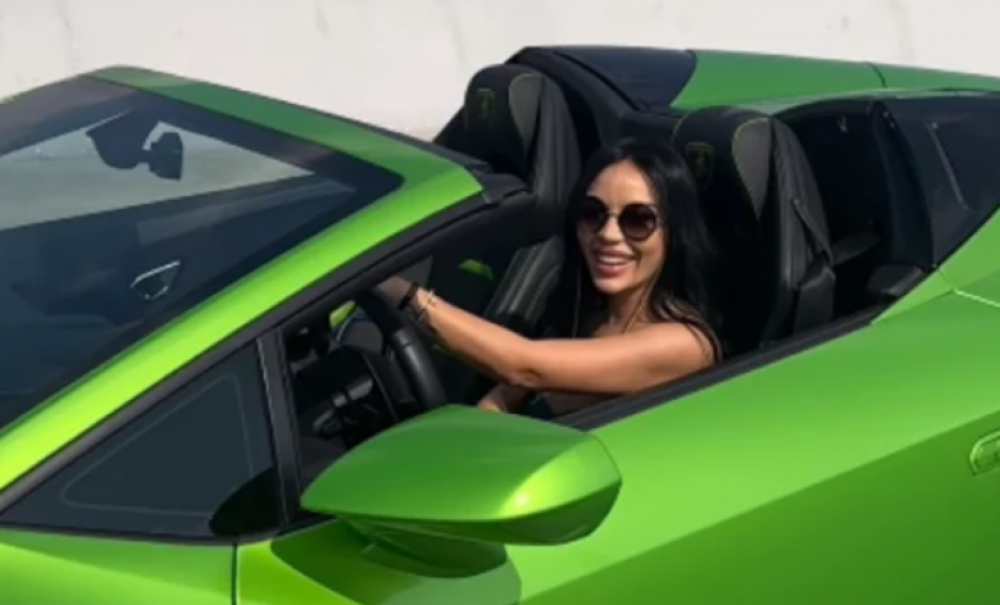 Անահիտ Սիմոնյանը՝ Lamborghini Huracan Spider-ի ղեկին (տեսանյութ)