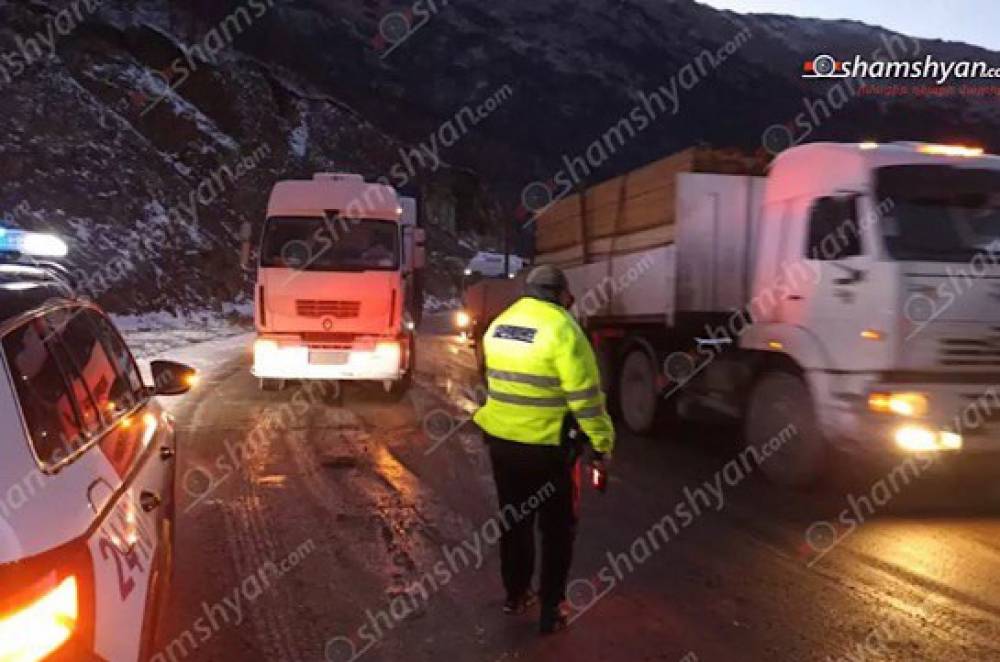 100-ից ավելի բեռնատարներ են կուտակվել Սյունիքի ճանապարհներին