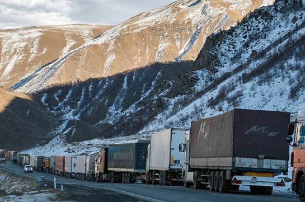 Ավելի քան 1,600 բեռնատար Վերին Լարսում սպասում է իր հերթին