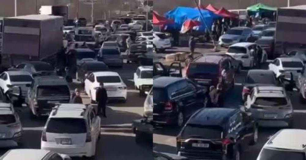 Վրաստանի սահմանին կիլոմետրերով հերթեր են գոյացել (տեսանյութ)