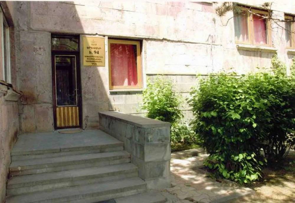 Աշխատանքից ազատվել են հ․ 94 մանկապարտեզի տնօրենը, մանկապարտեզի դաստիարակը, ինչպես նաև Մալաթիա-Սեբաստիա վարչական շրջանի կրթության, մշակույթի և սպորտի բաժնի պետը. Երեւանի քաղաքապետարան