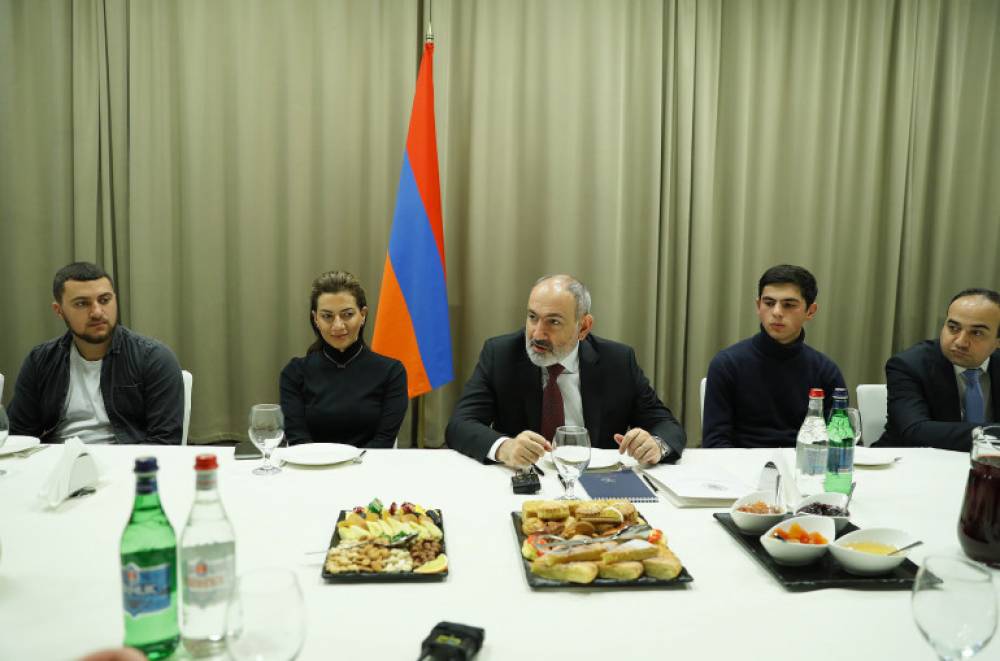 Իր գյուղում գործ չի անում, բայց գնում է ՌԴ ու քնում ավտոյի մեջ, ամիսներով բաղնիք չի տեսնում. Փաշինյան