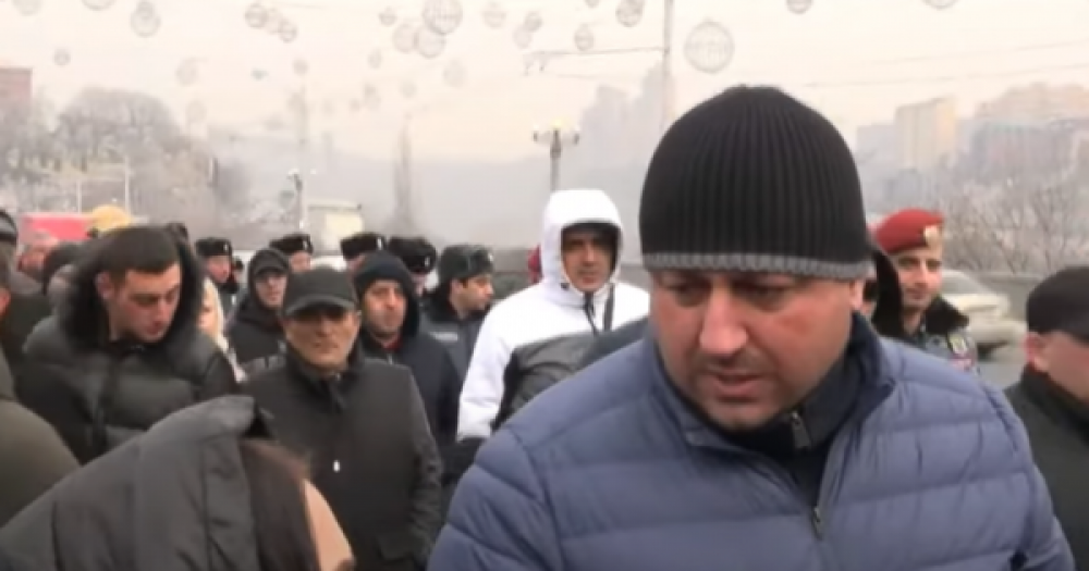 1,5 մլն դոլարի վարկ ունեմ, ո՞նց կարան դնեն ու ջուրը փակեն, բայց դե կառավարությունում սաղ մերոնք են