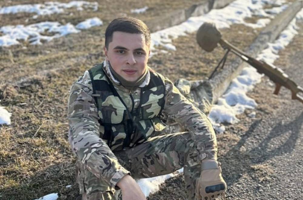 Անիի կոկորդը սեղմվում է, արտասուքը թաքցնել չի կարողանում․ ուզում է՝ բոլորը ճանաչեն իր Գոռին, իր միշտ երիտասարդ Գոռին