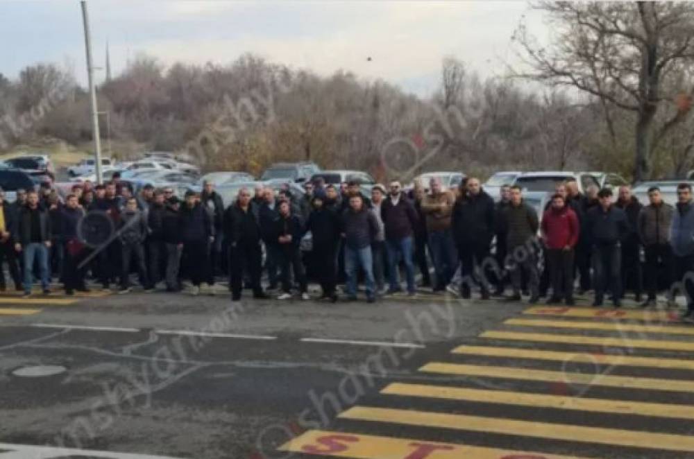 Վրացական համարանիշներով ավտոմեքենաների վարորդները հայտնվել են անելանելի վիճակում և պահանջում են մաքսազերծման գների իջեցում ու ժամկետի երկարաձգում