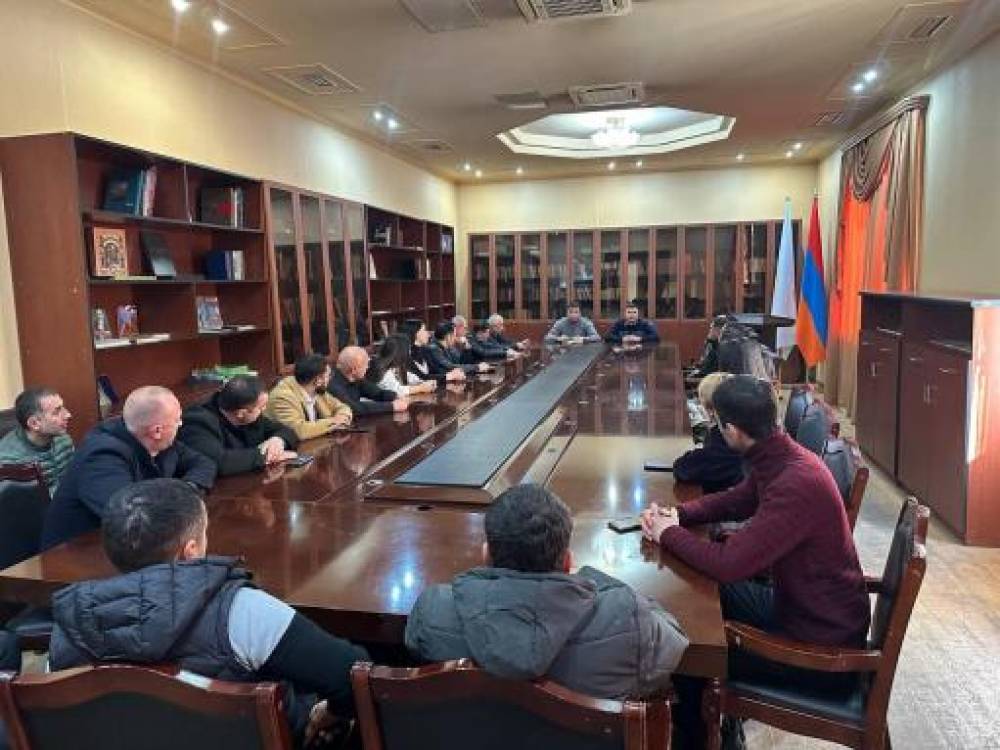 ՀՀԿ-ականները հանդիպել են Արցախից բռնի տեղահանվածների հետ