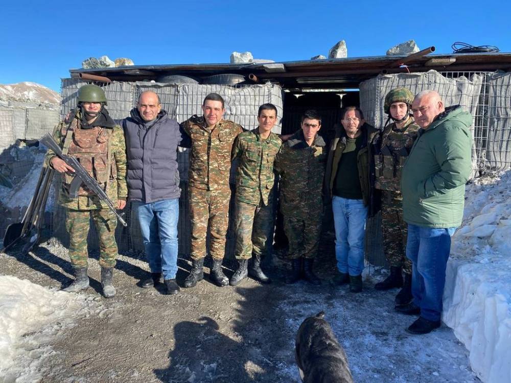 Տավուշից մինչեւ Սյունիք . «Հայաստան» խմբակցության անդամները հանդիպել են մարտական հերթապահություն իրականացնող զինծառայողներին ․ Լուսանկարներ