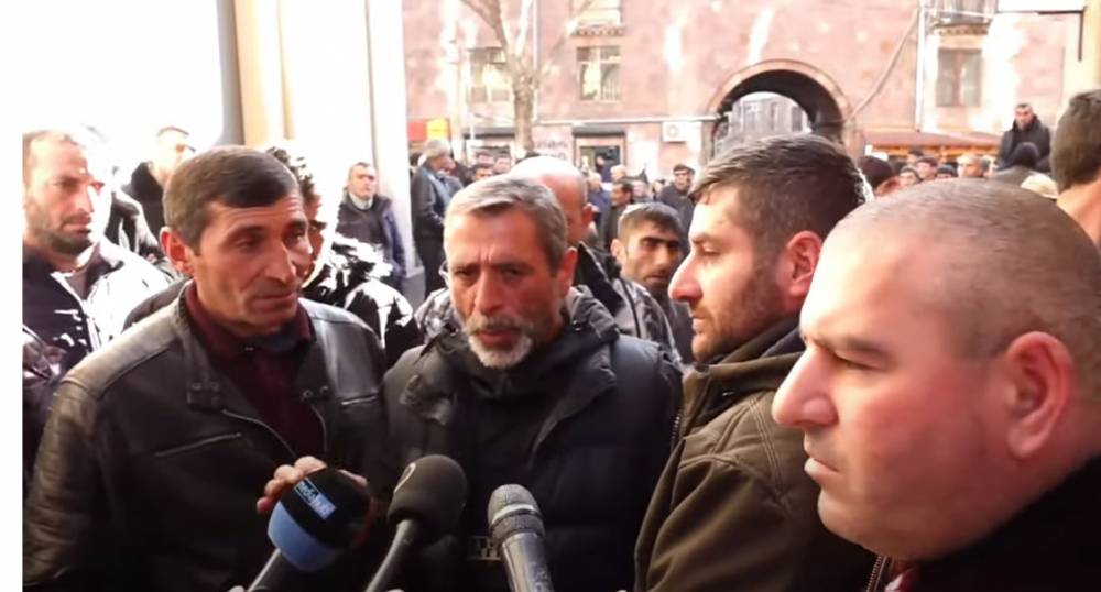 Ուղիղ․ լարված իրավիճակ՝ ձկնաբույծները Փաշինյանի հետ հանդիպում են ուզում