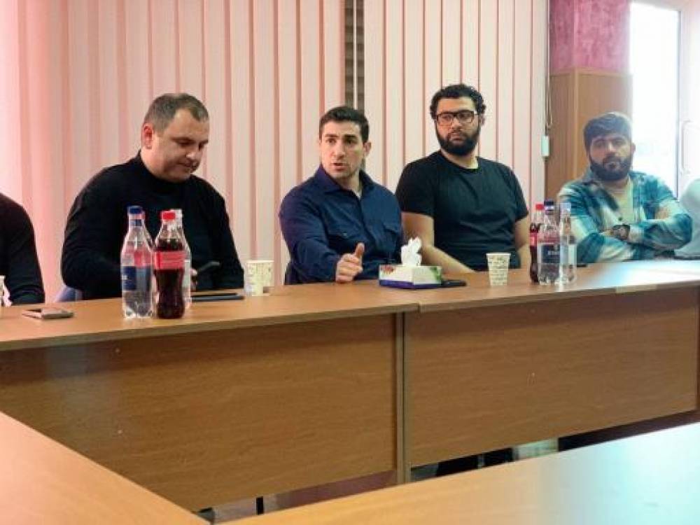 Լեւոն Քոչարյանը հանդիպել է «Էջմիածին» դաշինքի ավագանու անդամների և Վաղարշապատի բնակիչների հետ