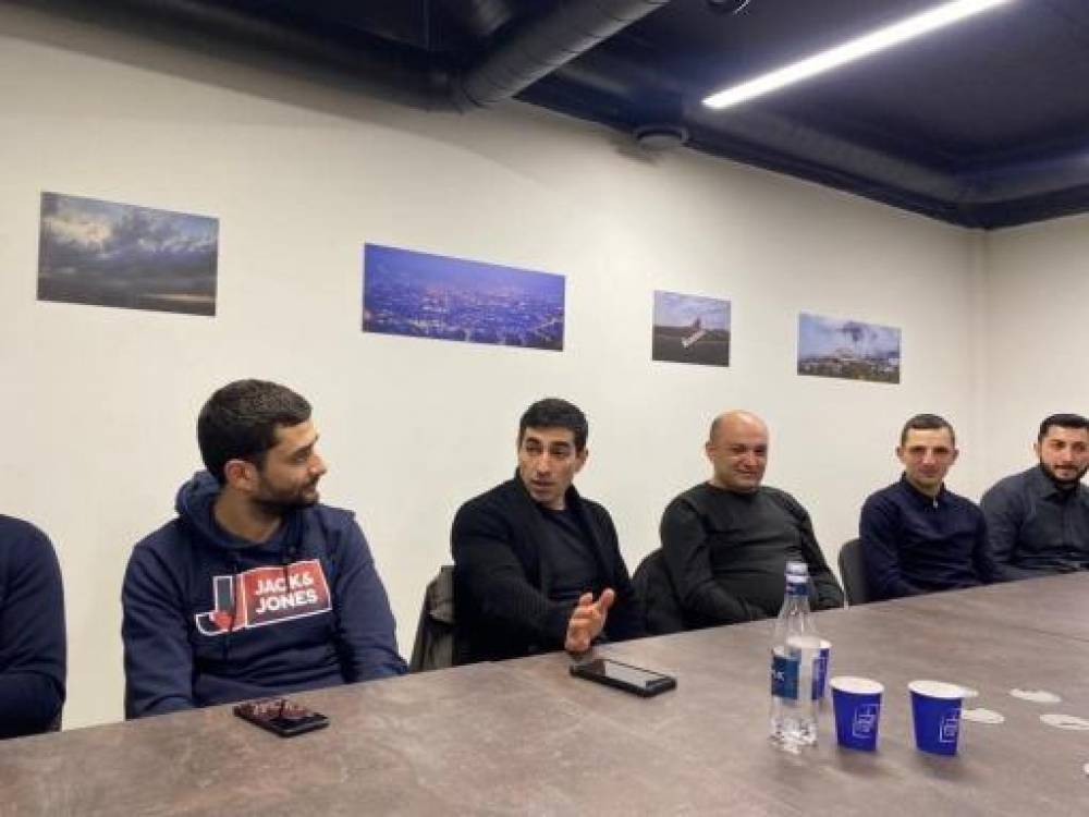 Լևոն Քոչարյանը հանդիպել է «Աջակցություն Արցախահայությանը» ՀԿ անդամների հետ