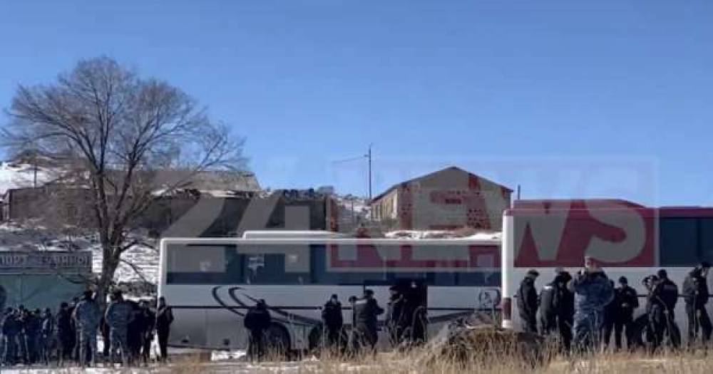 Նորատուսը շրջապատված է ներքին զորքերով, պարեկների հետ բախումներ են եղել