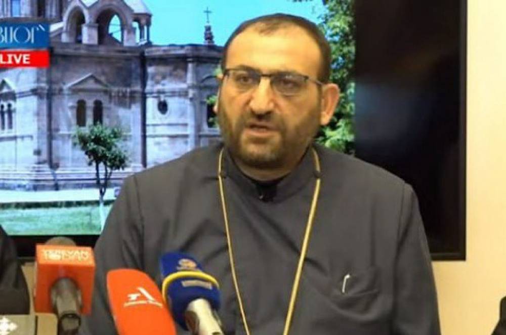 «Հայոց պատմության» 7-րդ դասարանի դասագրքում քաղաքական գծի ուղիղ արձագանքն է. Արշակ Սրբազան (Տեսանյութ)
