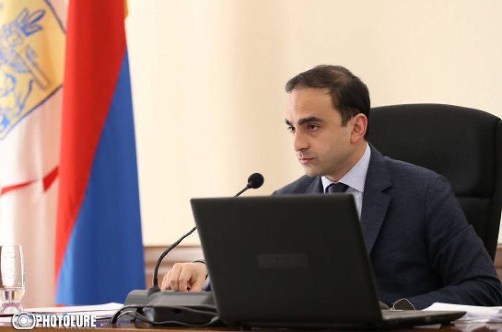 Վերջնական քանդեք, թող գնան պատմության գիրկը. Ավինյանն՝ Արցախի փողոցի վթարային շենքերի մասին