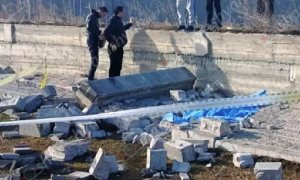 Գյումրիում Ֆուտբոլի ակադեմիայի քարե պարիսպը փլուզվել է, քարերի տակ հայտնաբերվել է տղամարդու դի